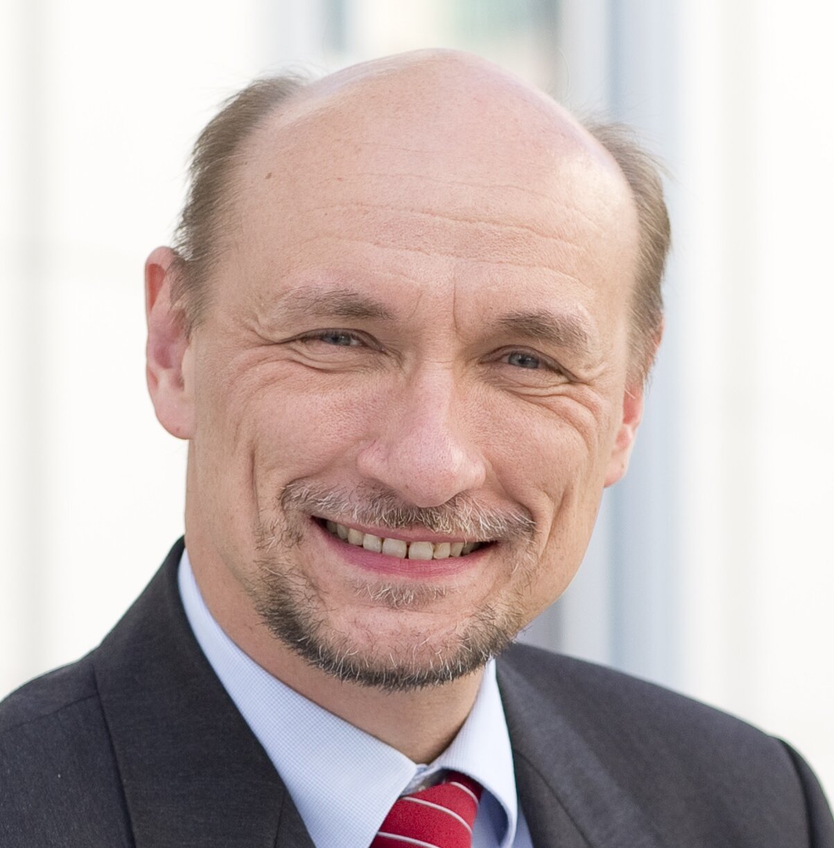 Prof. Dr. Oliver J. Bott