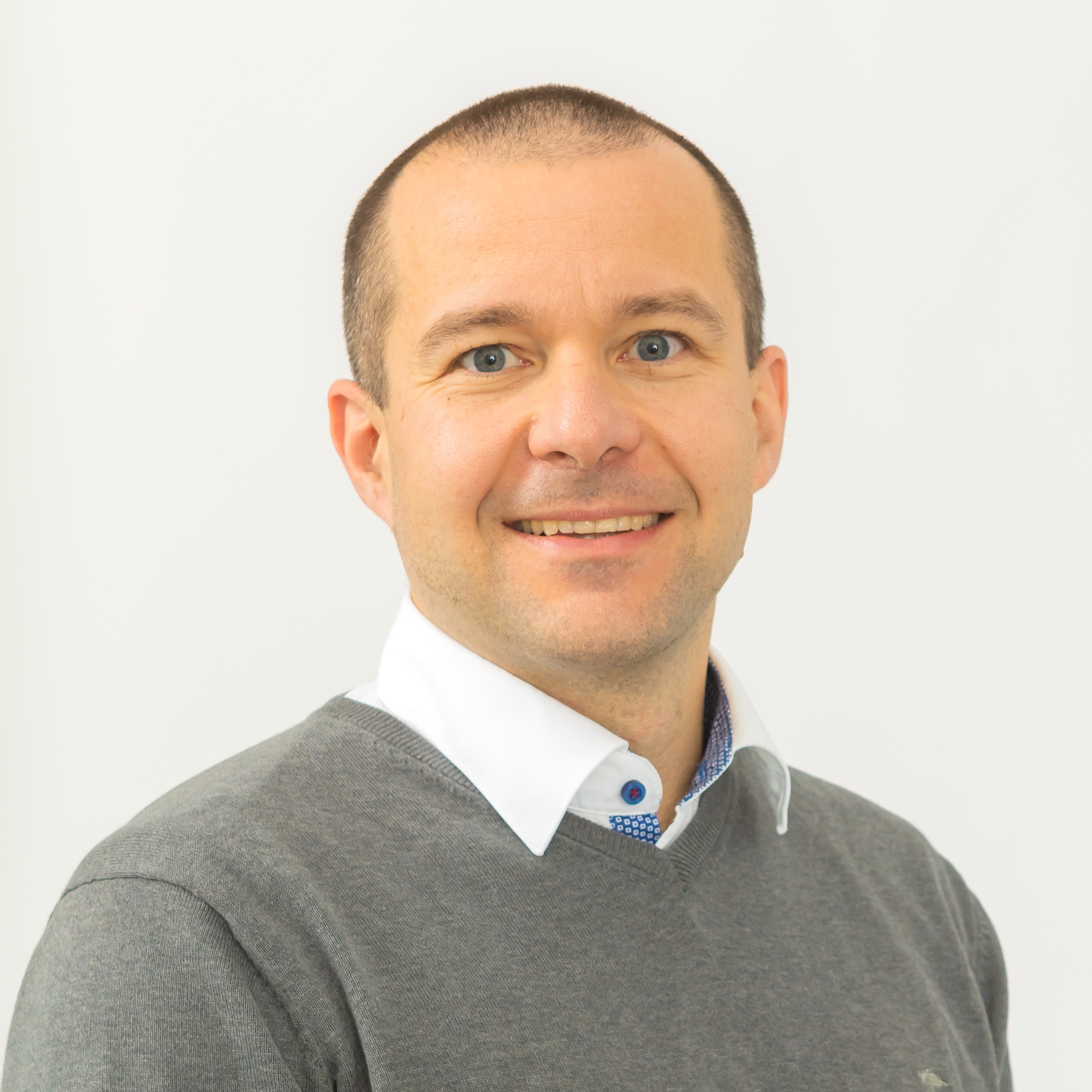 Dr. Daniel Neumann